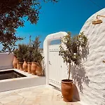 Romeo And Julio Summer House